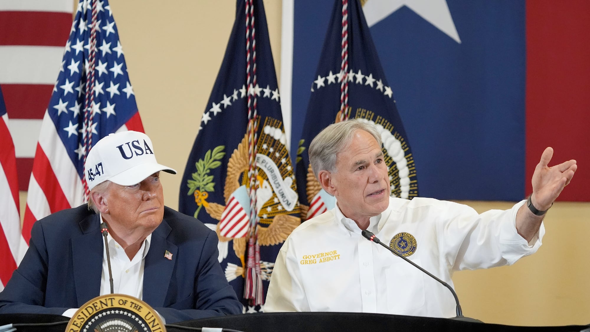Greg Abbott Rediscovers His Love of Federal Power—As Long As It’s Trump Holding the Flashlight