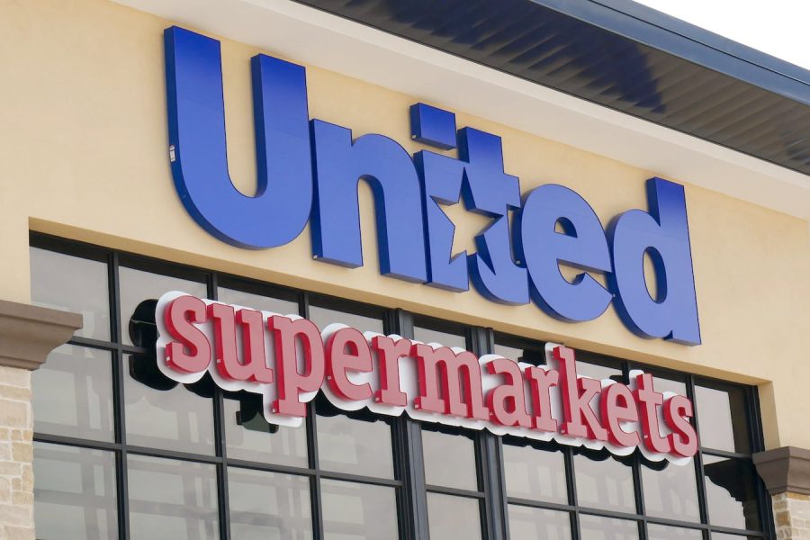 Close-up of the United Supermarkets storefront sign in Lubbock, Texas.